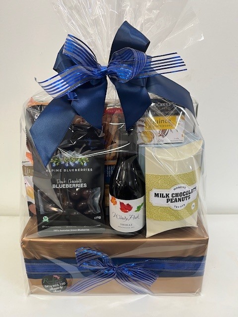 Hamper WN with small red wine